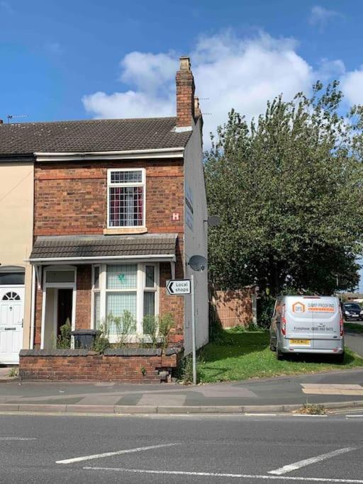 Wv1 Budget Contractor Stays- 5 Beds - Discounts Ok Wolverhampton Exterior photo